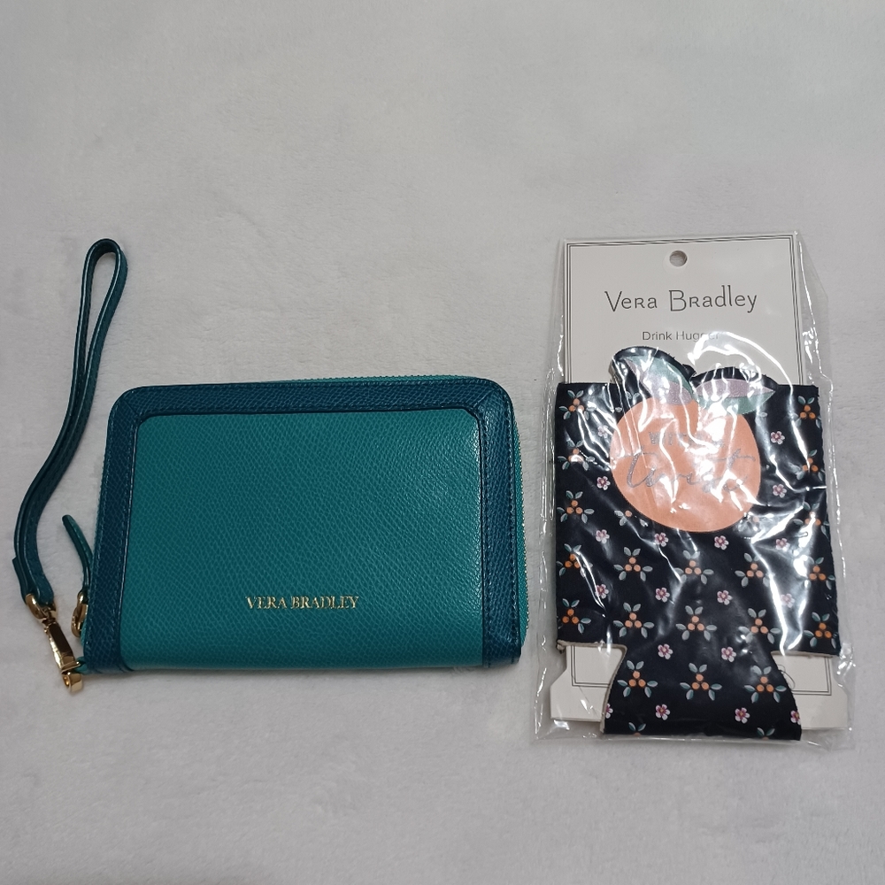 Vera Bradley Green Pebbled Leather Wristlet w/Kozie